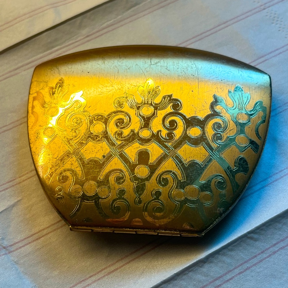 Vintage Elgin American Brass Powder Compact ECM Etched